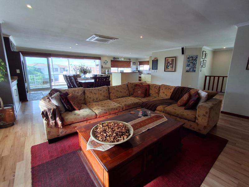 3 Bedroom Property for Sale in Hannasbaai Western Cape